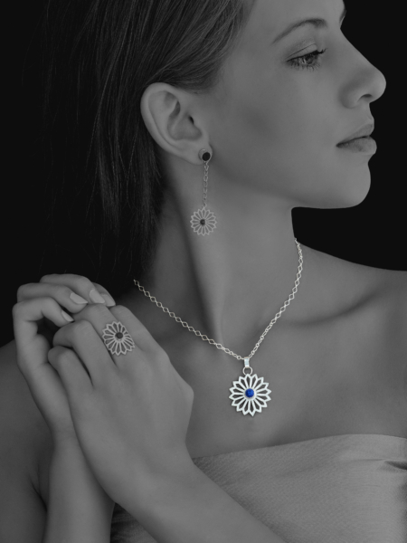 Alina Flower lapis pendant